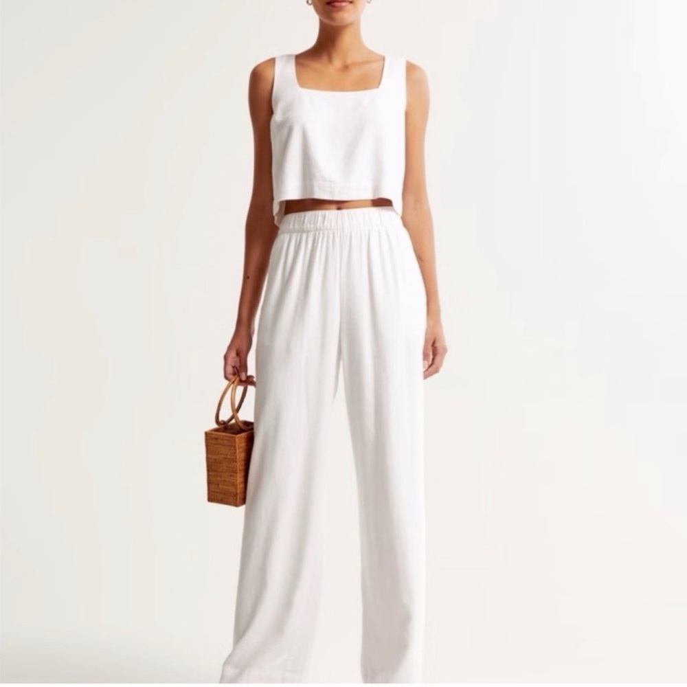 Abercrombie and Fitch Pull on White Linen Blend Pants